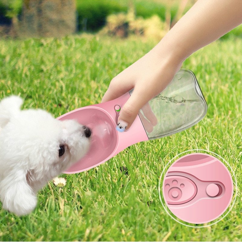 Tragbare Wasserflasche für Haustiere im Freien